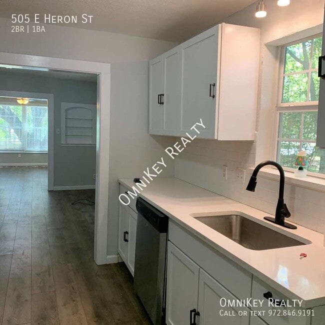 Building Photo - 505 E Heron St