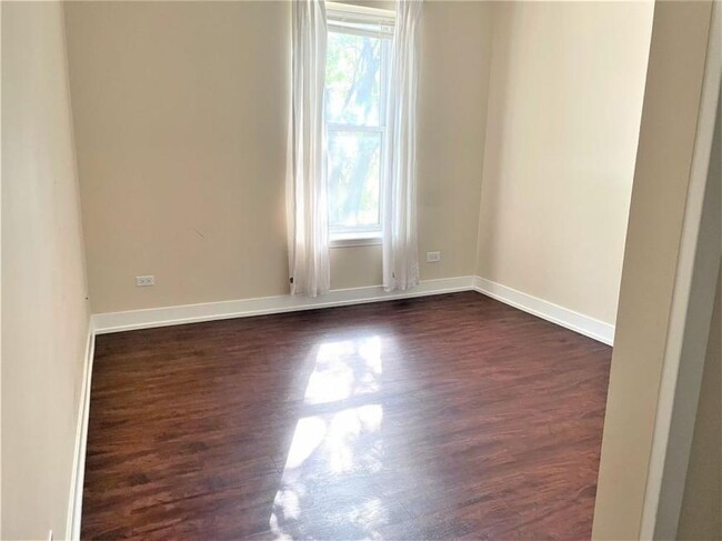 Building Photo - 2 bedroom in Chicago IL 60630