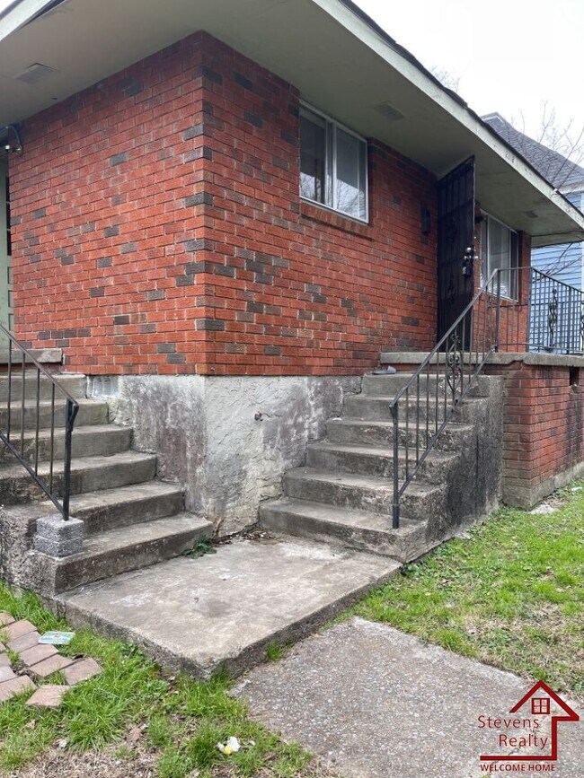 Building Photo - 2318 N Chamberlain Ave