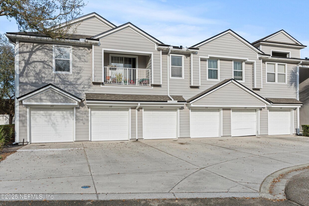 Foto principal - 7043 Deer Lodge Cir