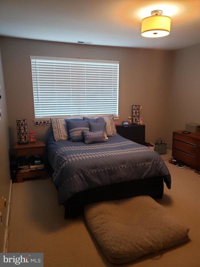 Building Photo - 1805 Roberts Way