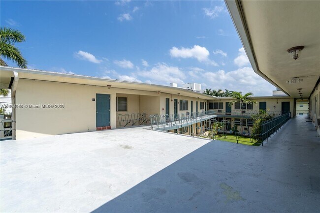 Building Photo - 10190 E Bay Harbor Dr