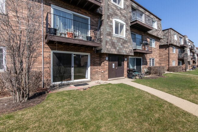Building Photo - 9379 Bay Colony Dr