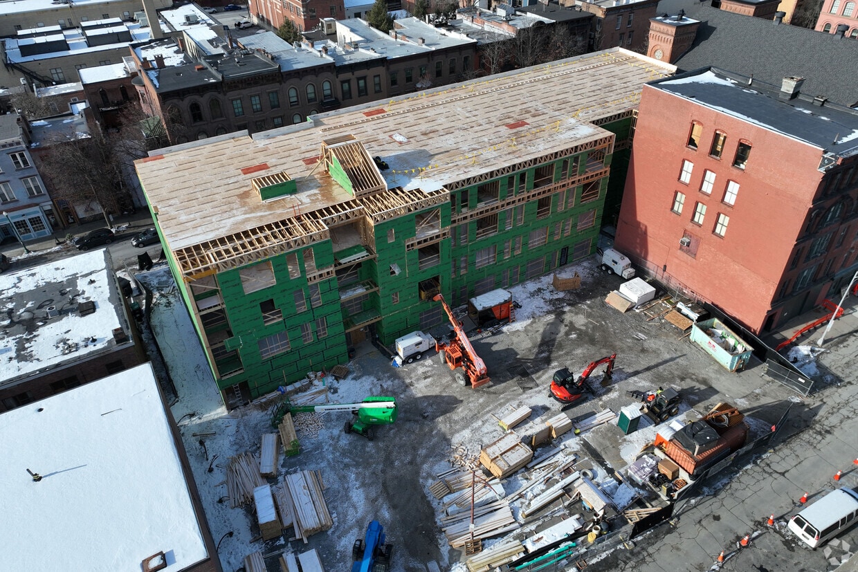 Building Photo - Sol Apartments