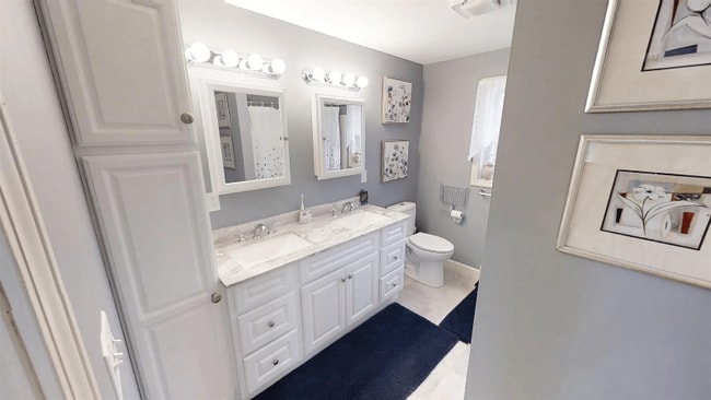 Foto del edificio - 244 Kennedy Hill Rd