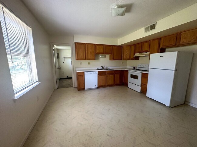 Building Photo - 4823 Meadow Lark Ln