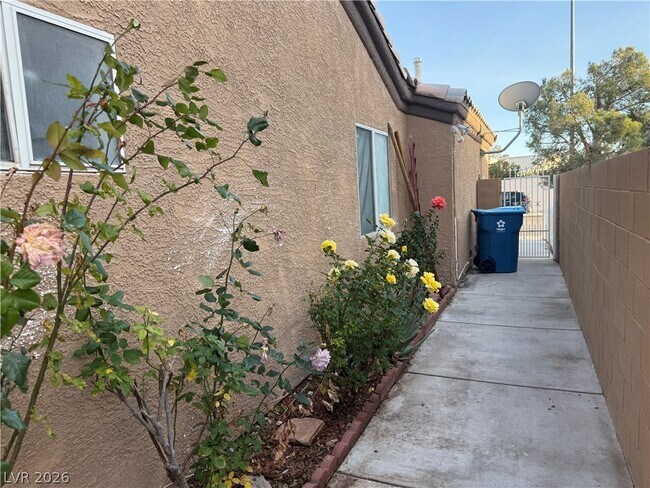 Building Photo - 8240 Hercules Dr