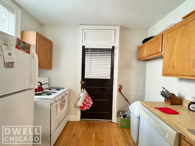 Building Photo - 4208 N Clark St