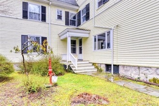 Building Photo - 25 Maple Ave
