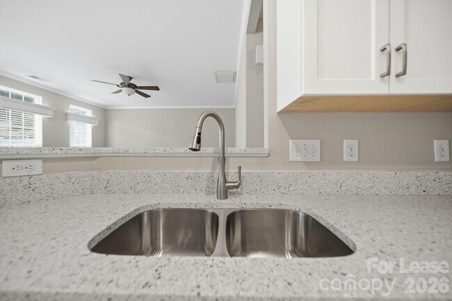 Foto del edificio - 514 Turning Leaf Way