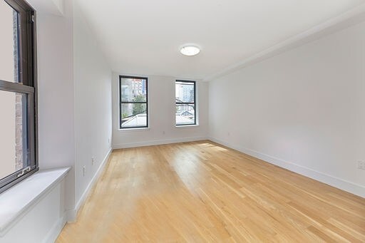 Primary Photo - 100 Rivington St