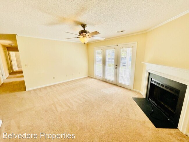Foto del edificio - 3 br, 2 bath House - 7133-D W Friendly Ave