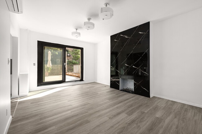 Photo - 426 W 22nd St Townhome