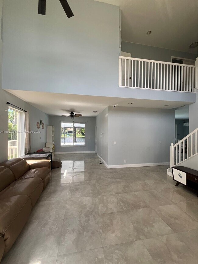Foto del edificio - 18511 NW 14th St