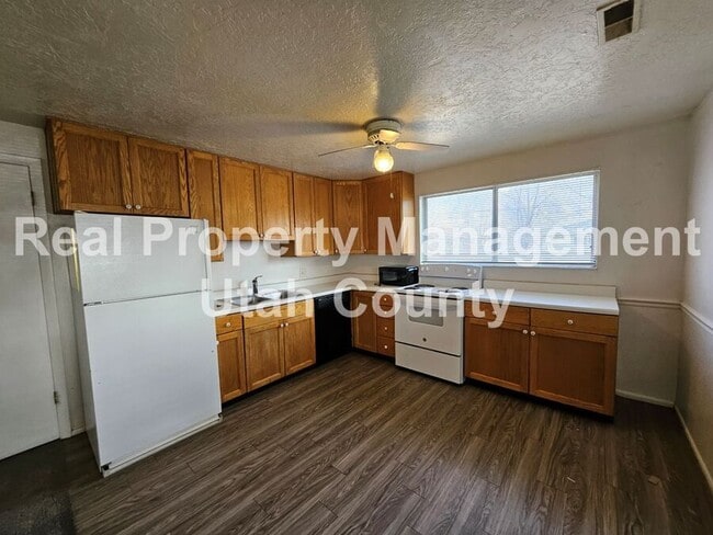Building Photo - 1146 W 100 N