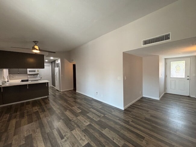 Building Photo - 3 Bedroom - 2 Bath Home