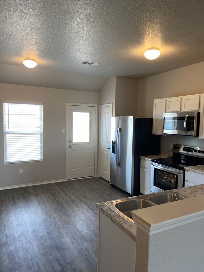 Building Photo - *Pre-leasing* Four Bedroom | Two Bath Home...