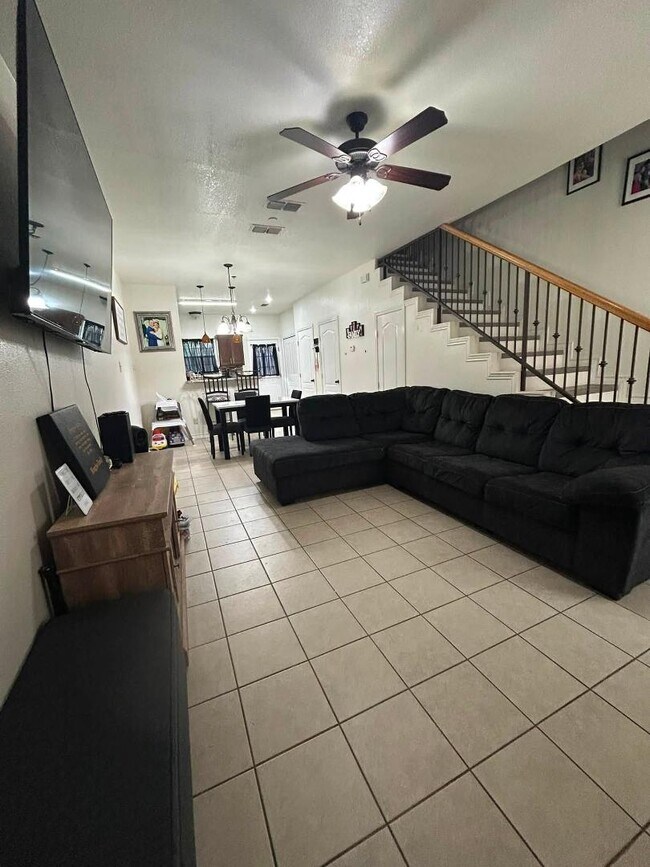 Building Photo - 602 Basswood Dr