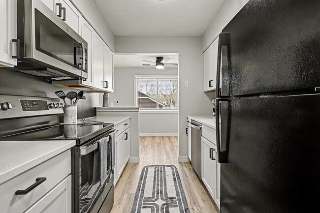 Photo - 11724 Arbor St Apartment