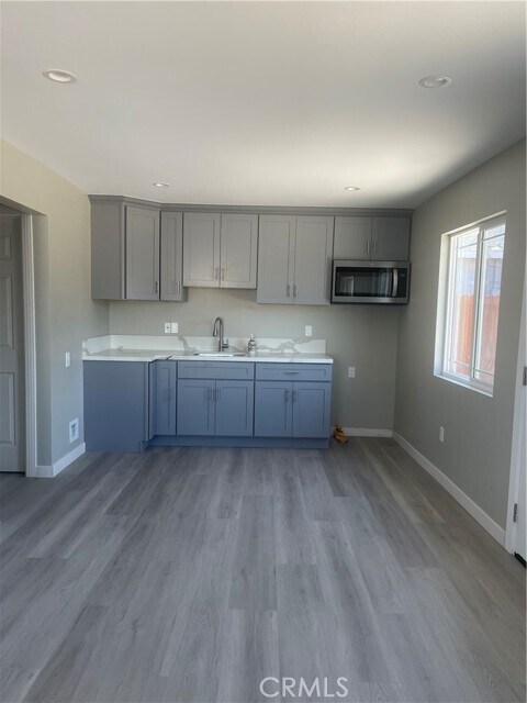 Foto del edificio - 213 E 17th St