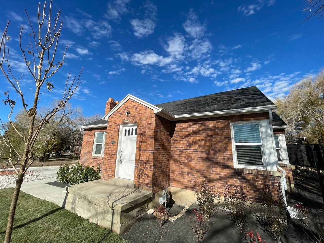 Newly Updated 3 Bed/2.5 Bath Home House Rental in Holladay, UT