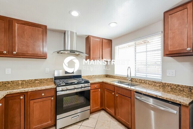 Building Photo - 4 Bedroom Pet-Friendly Home in Tucson, AZ ...