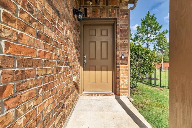 Building Photo - 8306 Columbia Forest Dr
