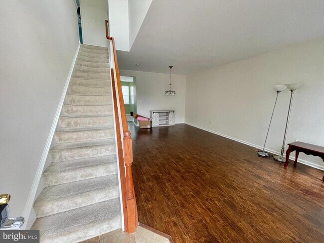 Building Photo - 104 Bowling Green Cir