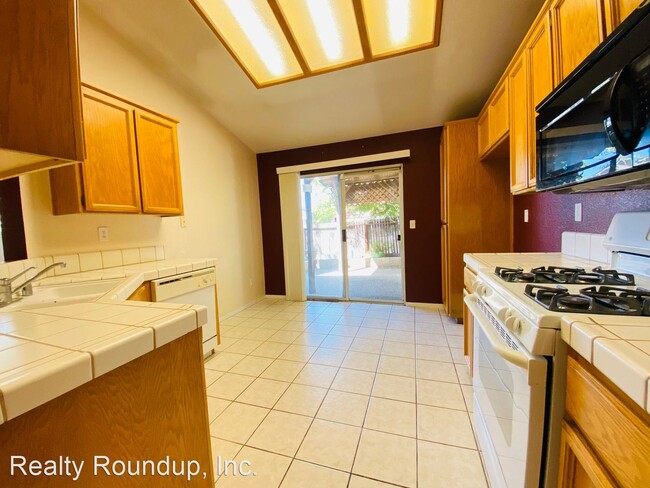 Building Photo - 3 br, 2 bath House - 7013 Paloma Blanca Ct