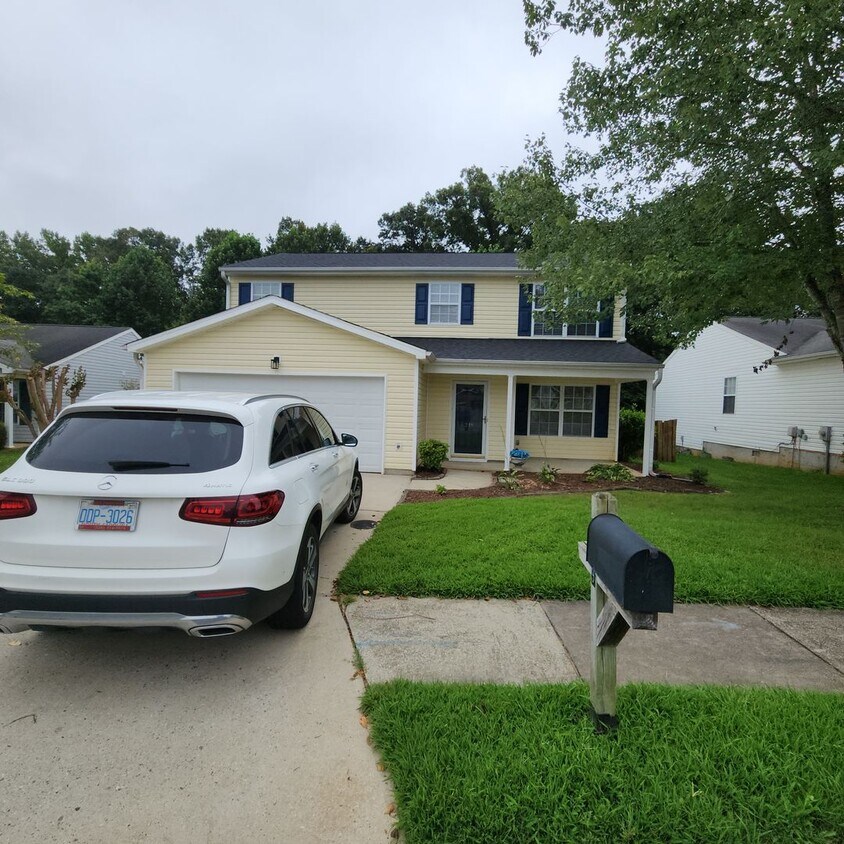 Foto principal - Inviting 2 Story House for Rent in Kerners...