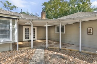Building Photo - 211 W North Hill Dr