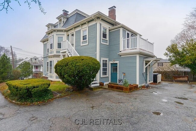 Photo - 139 Summer St Apartment