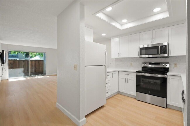 Building Photo - 1446 Chateau Common