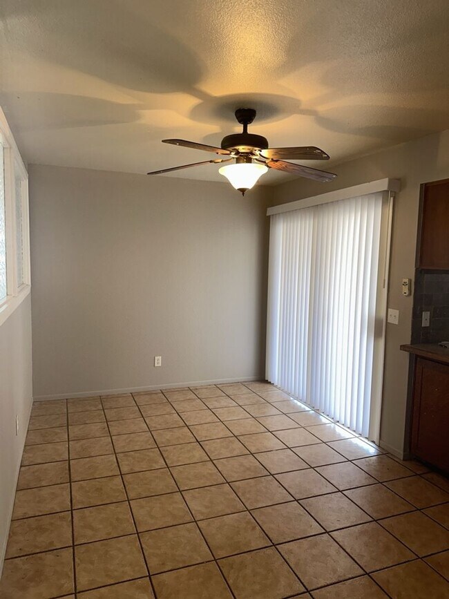 Foto del edificio - 3174-3176 Winterhaven Dr