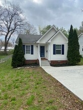 Building Photo - 104 Oak Ave