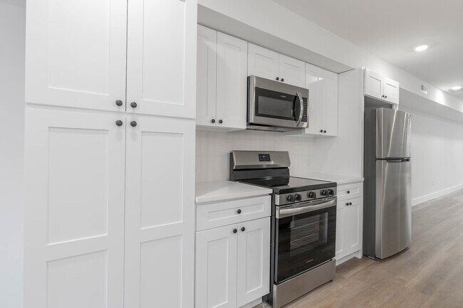 Photo - 2057 E Rush St Apartment