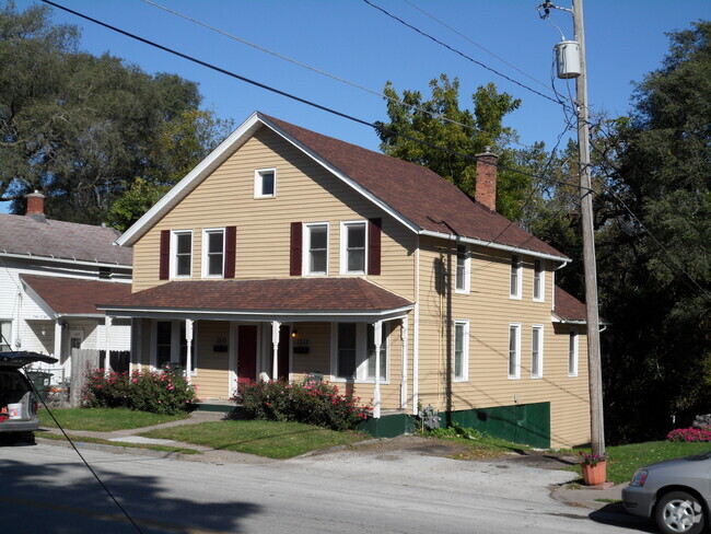 Building Photo - 1512 E 12th St