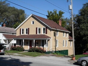 Building Photo - 1512 E 12th St