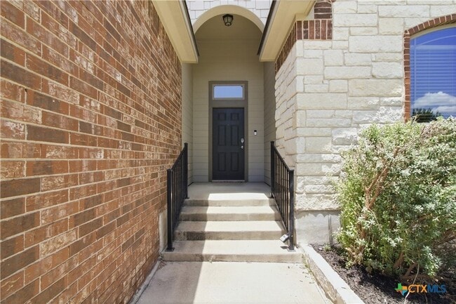 Foto del edificio - 5716 Blackstone Dr