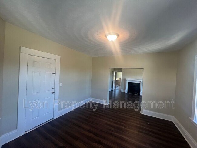 Building Photo - 7 Lancaster St