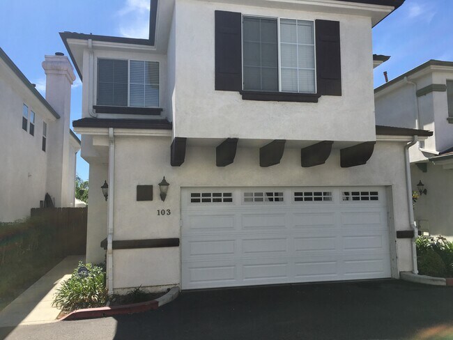 HOME LOCATED IN A NORTH HOLLYWOOD GATED COMMUNITY - 6904 Vantage Ave