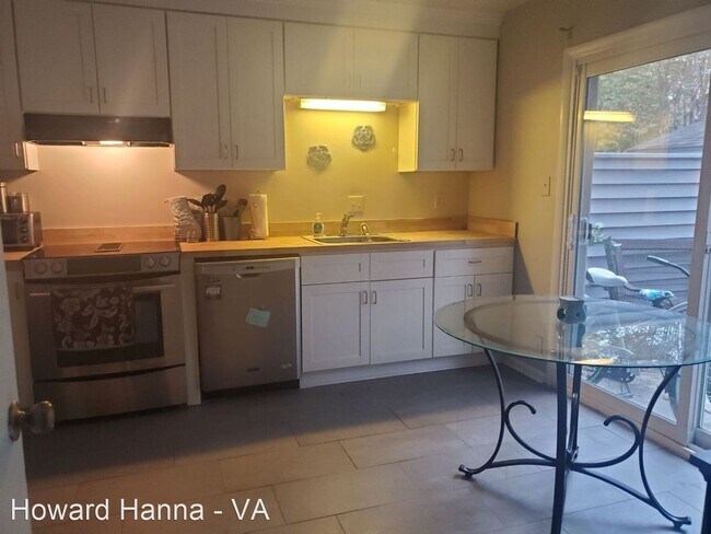 Building Photo - 4 br, 2.5 bath House - 70 Summer East