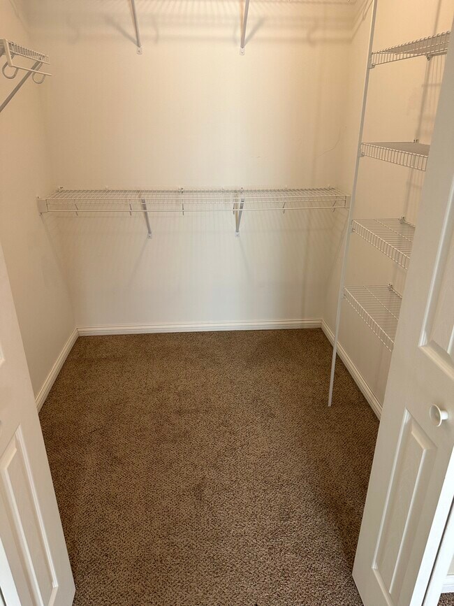 dormitorio - 575 N Cartwright St