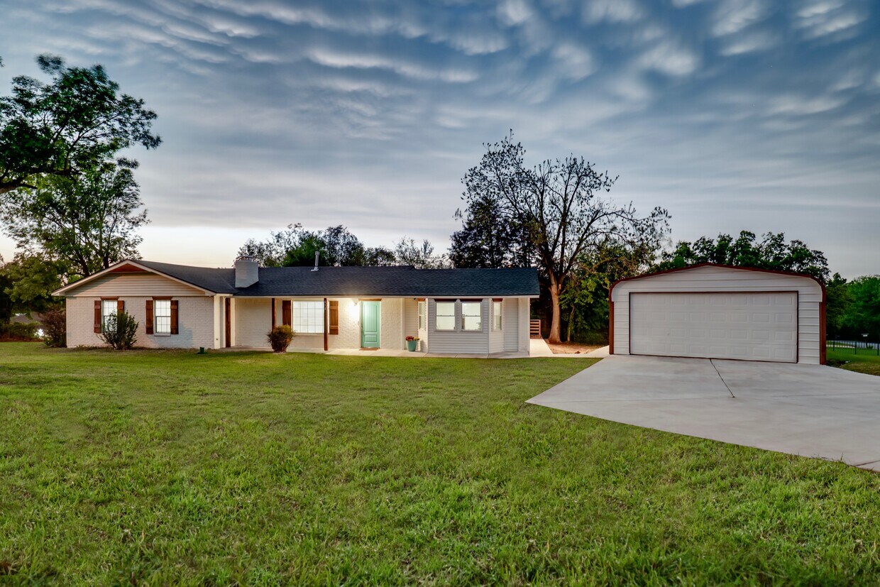 618 Foster Rd, Guthrie, OK 73044 House for Rent in Guthrie, OK