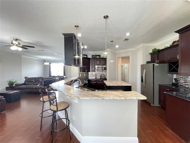 Foto del edificio - 907 Wildflower Rd