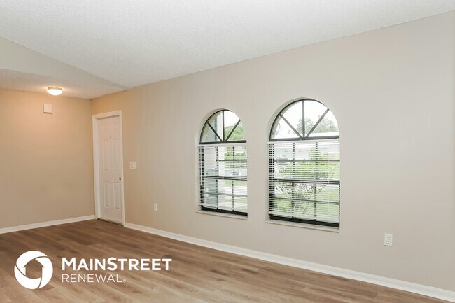 Building Photo - 430 Almansa St NE