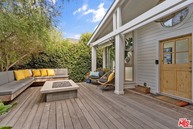 Foto del edificio - 942 Superba Ave