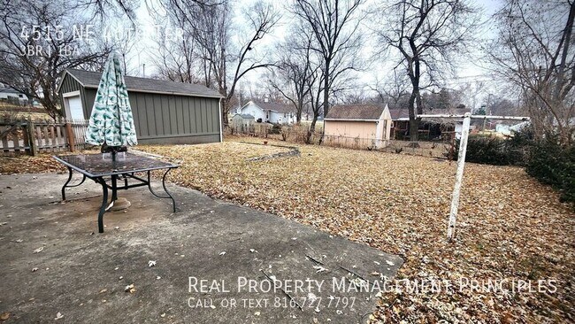 Building Photo - Beautiful, Recently Remodeled 3 Bedroom Bu...