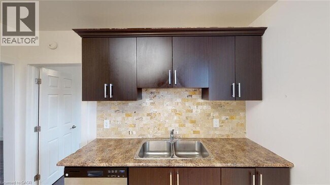 Photo du bâtiment - 1544 King St E