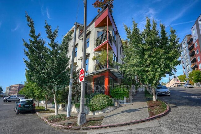 Building Photo - 602 S Baker St